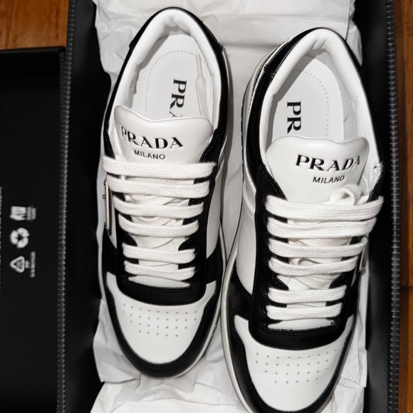 PRADA NEW BLACK AND WHITE WOMENS LOGO SNEAKERS - Picture 3 of 10